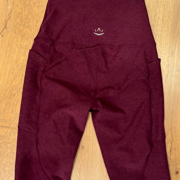 Beyond yoga side pocket leggings small - Picture 3 of 4